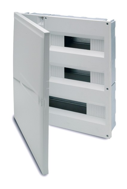 FAMATEL 3344-P Caja ICP32 44 elementos con puerta